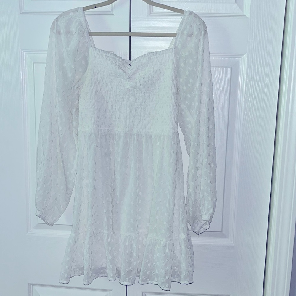 Lulu’s short white dress